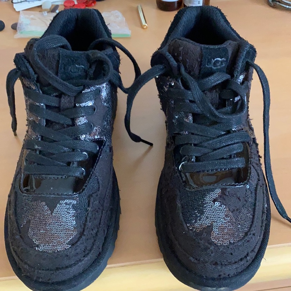 UGG Awesome design sneakers brand new Ugg